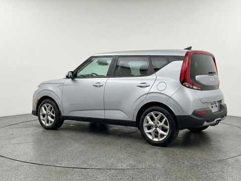 Used 2025 Kia Soul LX w/ LX Technology Package FWD image 6