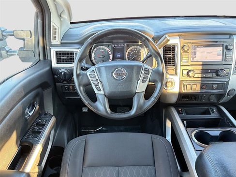 Used 2017 Nissan Titan SV image 24