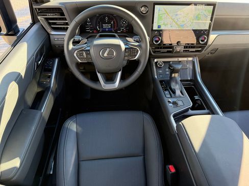 Used 2025 Lexus GX 550 550 Premium+ w/ Accessory Package (2T) image 19