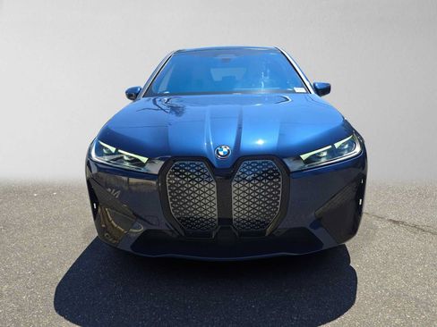 Used 2024 BMW iX xDrive50 w/ Sport Package AWD/4WD image 8
