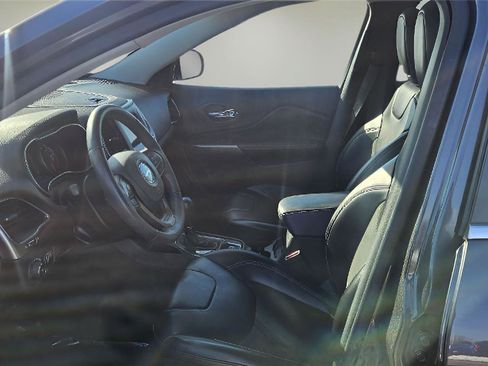 Used 2020 Jeep Cherokee Latitude Plus image 16