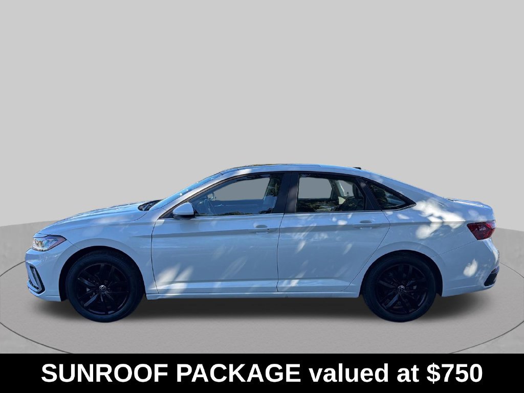 Used 2025 Volkswagen Jetta SE w/ Sunroof Package FWD image 2
