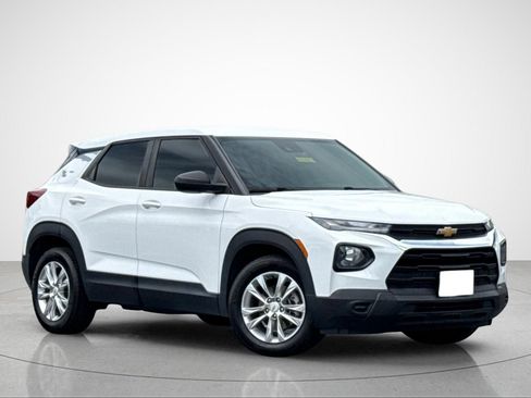 Used 2021 Chevrolet TrailBlazer LS FWD image 2