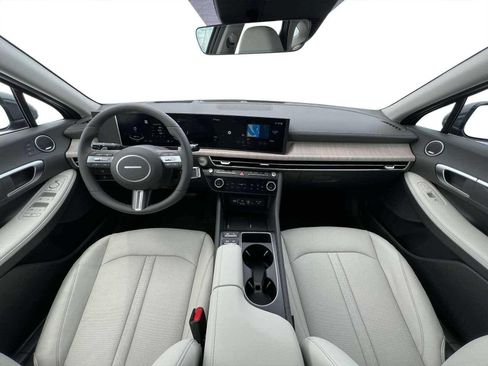 New 2025 Hyundai Sonata Limited image 13