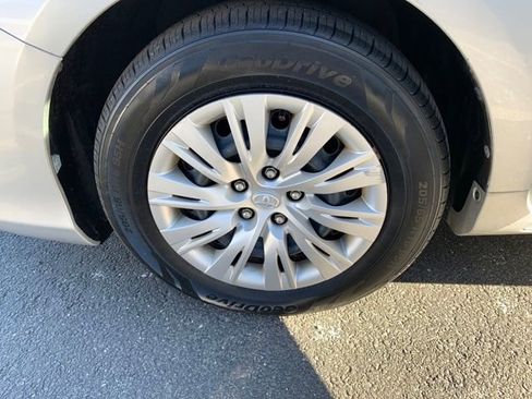 Used 2014 Toyota Camry LE image 25