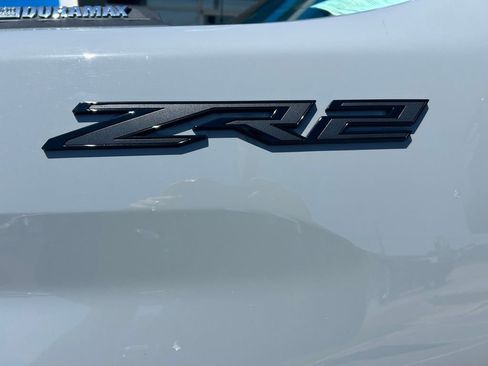 Used 2025 Chevrolet Silverado 2500 ZR2 w/ Technology Package AWD/4WD image 5