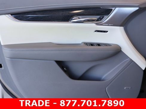 Used 2023 Cadillac XT6 Premium Luxury image 10