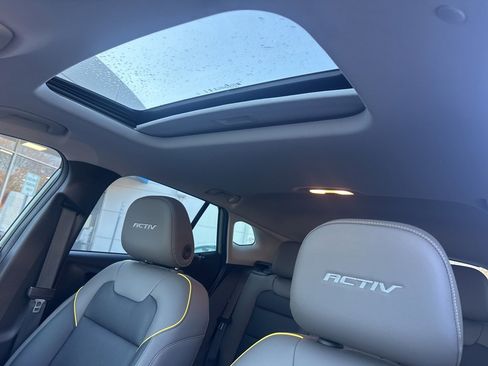 Used 2024 Chevrolet Trax ACTIV w/ Sunroof Package image 12