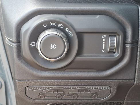 Used 2026 Jeep Wrangler Unlimited Rubicon AWD/4WD image 18