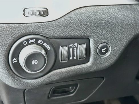 Used 2017 Jeep Cherokee Trailhawk AWD/4WD image 10