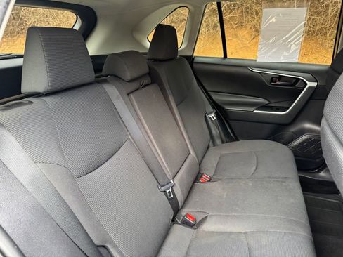 Used 2021 Toyota RAV4 LE image 15