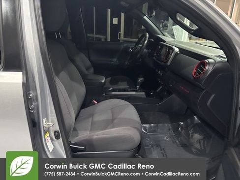 Used 2018 Toyota Tacoma TRD Sport image 31