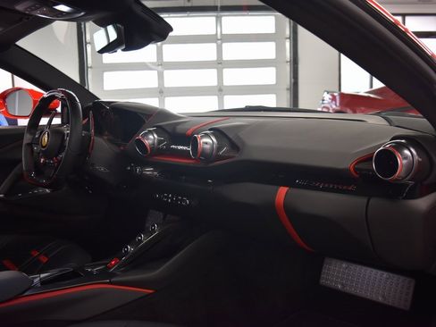 Used 2020 Ferrari 812 Superfast image 23