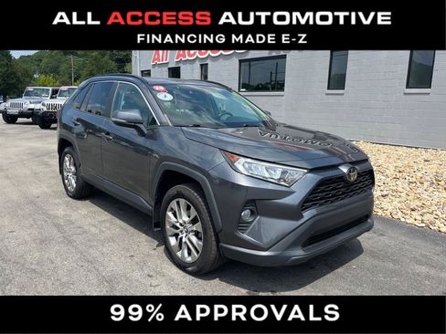 Used 2020 Toyota RAV4 XLE Premium image 2