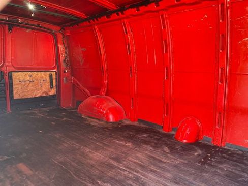 Used 2015 GMC Savana 3500 Extended image 17