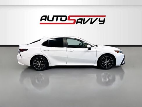 Used 2022 Toyota Camry SE w/ Convenience Package FWD image 8