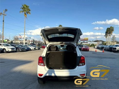 Used 2021 Chevrolet Trax LS w/ Tint and Cruise Package AWD/4WD image 4