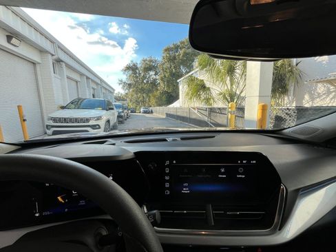 Used 2025 Chevrolet Trax LT image 33