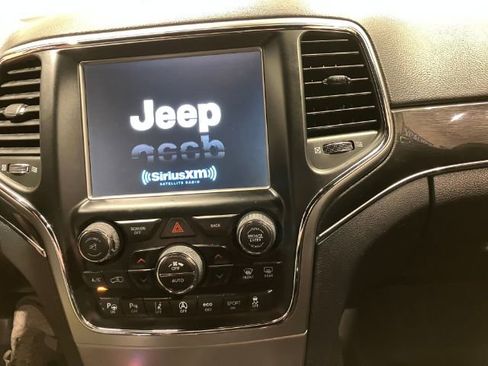 Used 2017 Jeep Grand Cherokee Trailhawk w/ Trailhawk Luxury Group AWD/4WD image 26