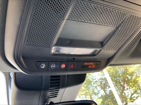 Used 2025 Chevrolet Traverse LT FWD image 28