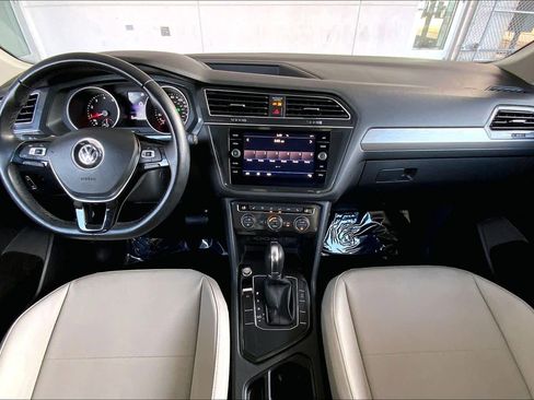 Used 2019 Volkswagen Tiguan SE w/ Panoramic Sunroof Package image 15