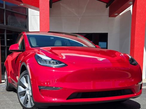 Used 2021 Tesla Model Y Long Range image 10