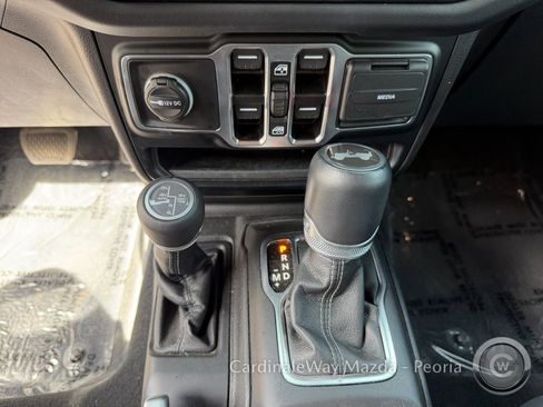 Used 2024 Jeep Wrangler High Altitude AWD/4WD image 30