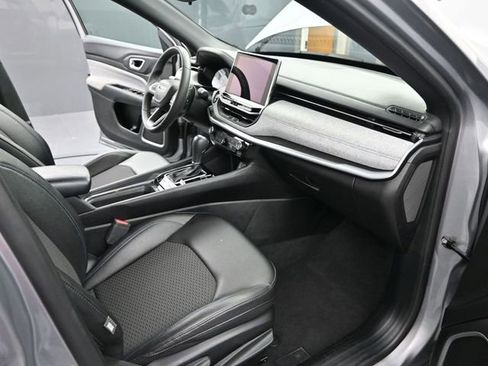 Used 2024 Jeep Compass Latitude image 22