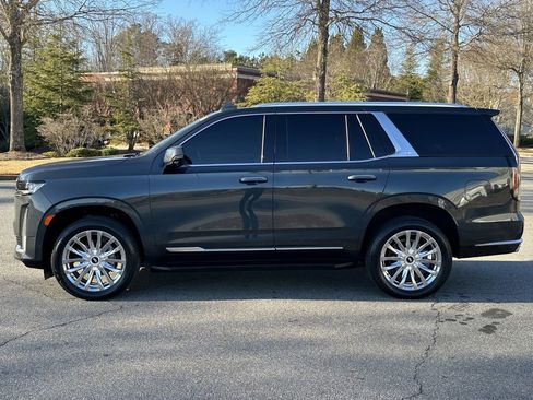 Used 2022 Cadillac Escalade Premium Luxury image 4