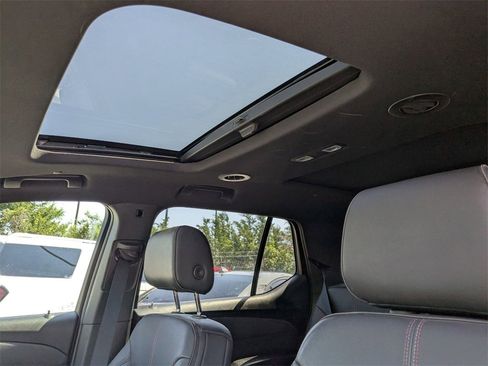 Used 2022 Chevrolet Traverse RS image 13