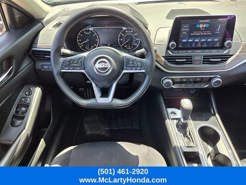 Used 2024 Nissan Altima 2.5 SV FWD image 12