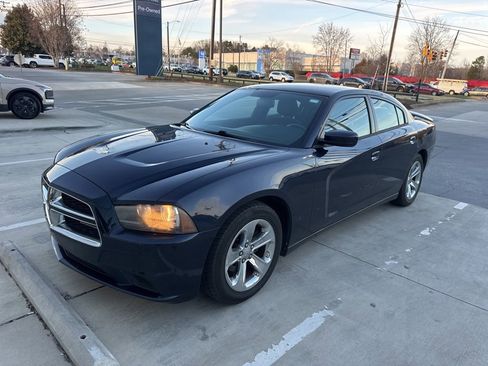 Used 2012 Dodge Charger SE w/ Sport Appearance Group image 4