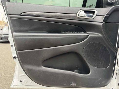 Used 2019 Jeep Grand Cherokee Laredo w/ Security & Convenience Group image 22