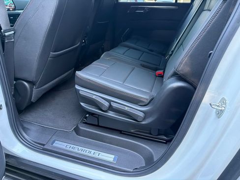 Used 2025 Chevrolet Suburban RST RWD image 21