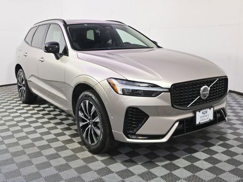 Used 2025 Volvo XC60 B5 Plus AWD/4WD image 9