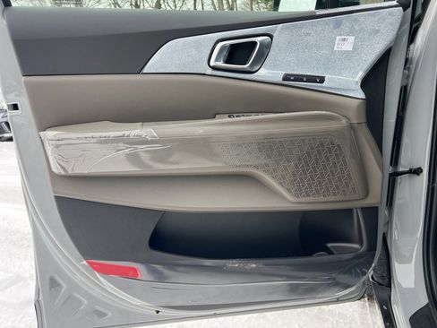 New 2026 Kia Carnival EX image 8