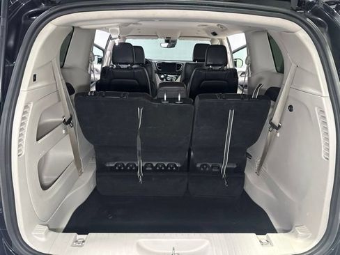 Used 2024 Chrysler Pacifica Touring-L FWD image 29