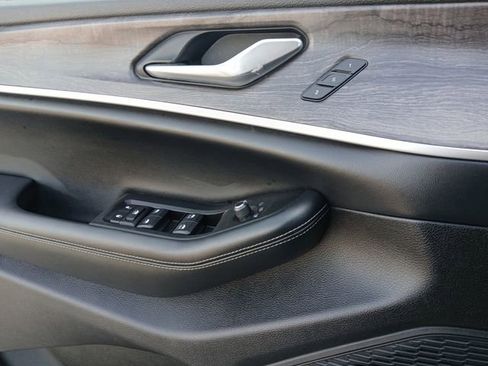 Used 2024 Jeep Grand Cherokee L Limited w/ Luxury Tech Group II image 17