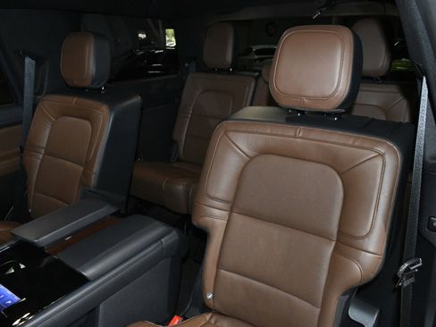 Used 2023 Lincoln Navigator Reserve image 17