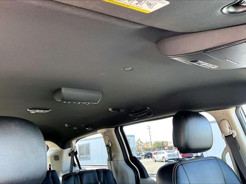 Used 2018 Dodge Grand Caravan SXT FWD image 16