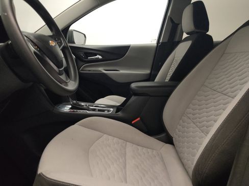Used 2021 Chevrolet Equinox LS w/ LS Convenience Package FWD image 17
