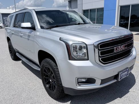 Used 2019 GMC Yukon XL SLT w/ Open Road Package AWD/4WD image 3