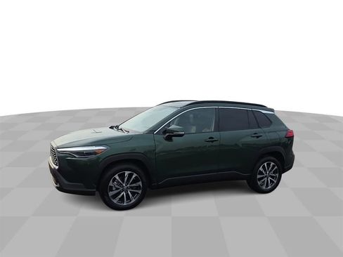 Used 2023 Toyota Corolla Cross XLE w/ Convenience Package image 5