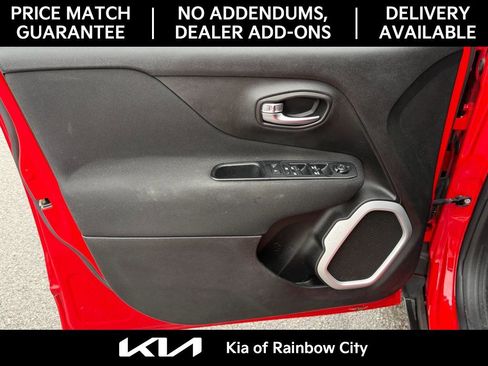 Used 2018 Jeep Renegade Latitude image 12