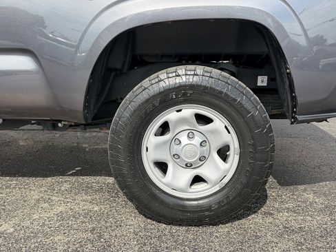 Used 2019 Toyota Tacoma SR AWD/4WD image 22