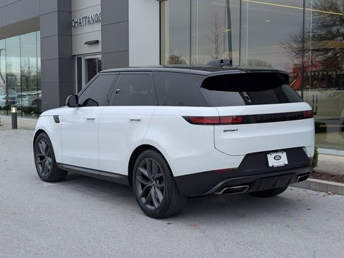 Used 2024 Land Rover Range Rover Sport SE image 3