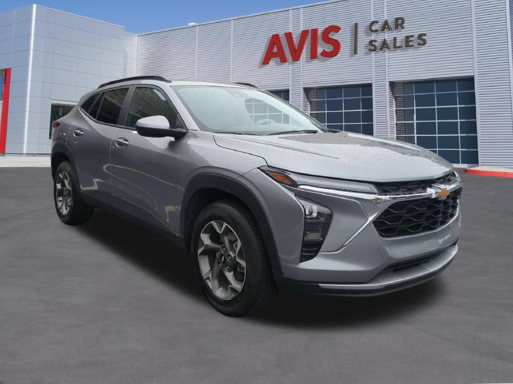 Used 2026 Chevrolet Trax LT FWD image 3