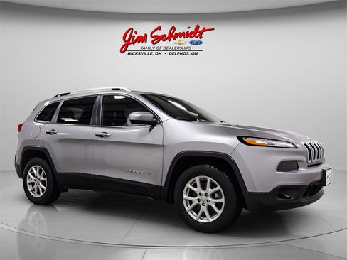 Used 2017 Jeep Cherokee Latitude w/ Cold Weather Group image 1