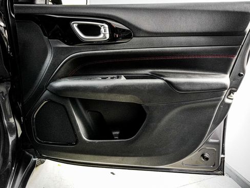 Used 2024 Jeep Compass Trailhawk image 40