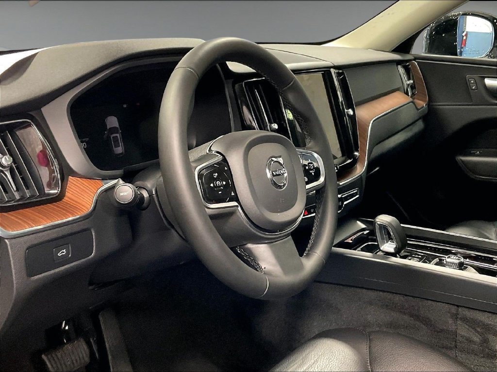 Used 2024 Volvo XC60 B5 Plus w/ Climate Package AWD/4WD image 8